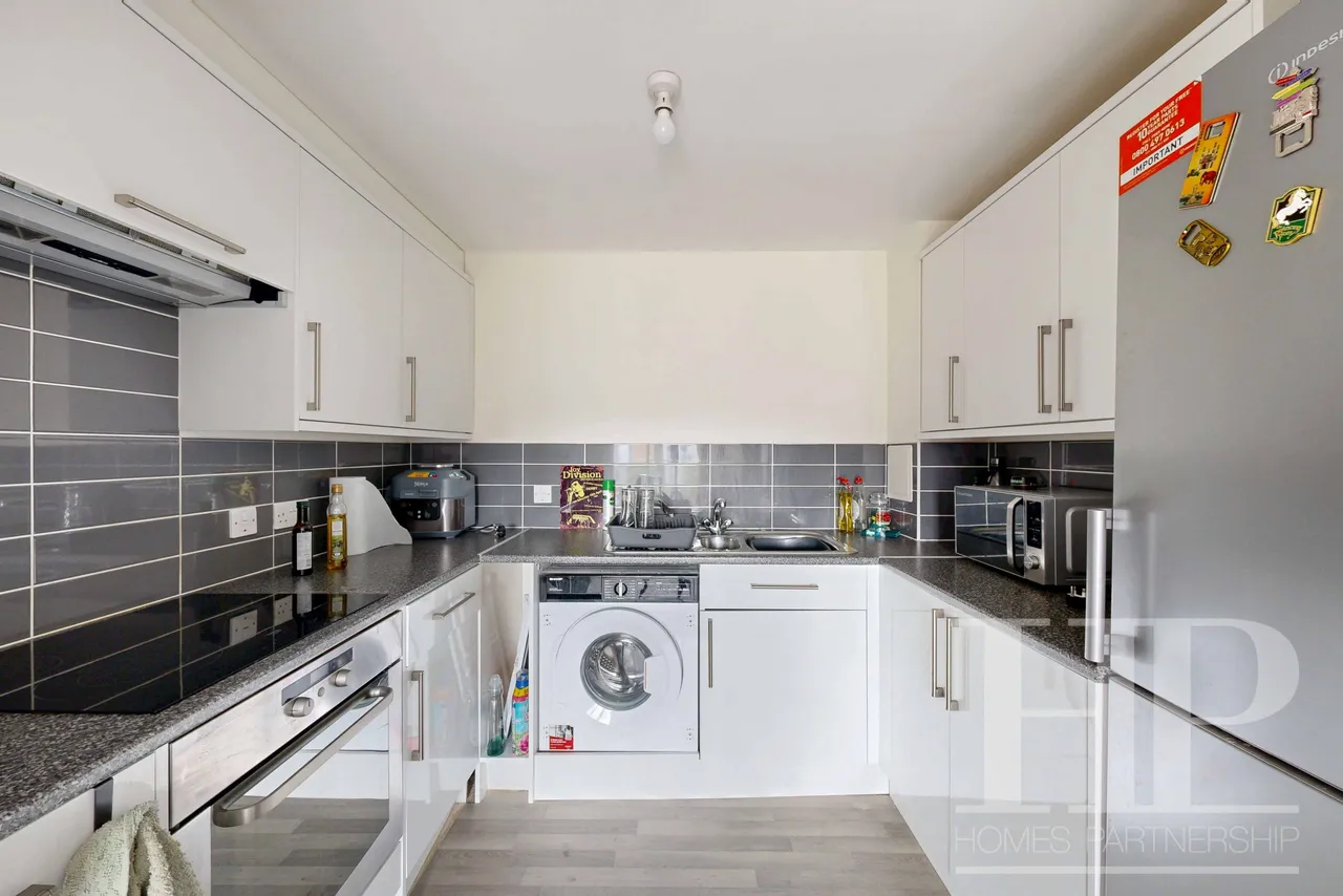 Commonwealth Drive, Crawley, RH10, photo 4