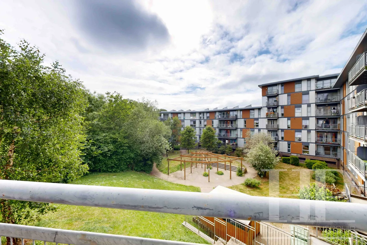 1 bed flat for sale, Commonwealth Drive, Crawley, RH10