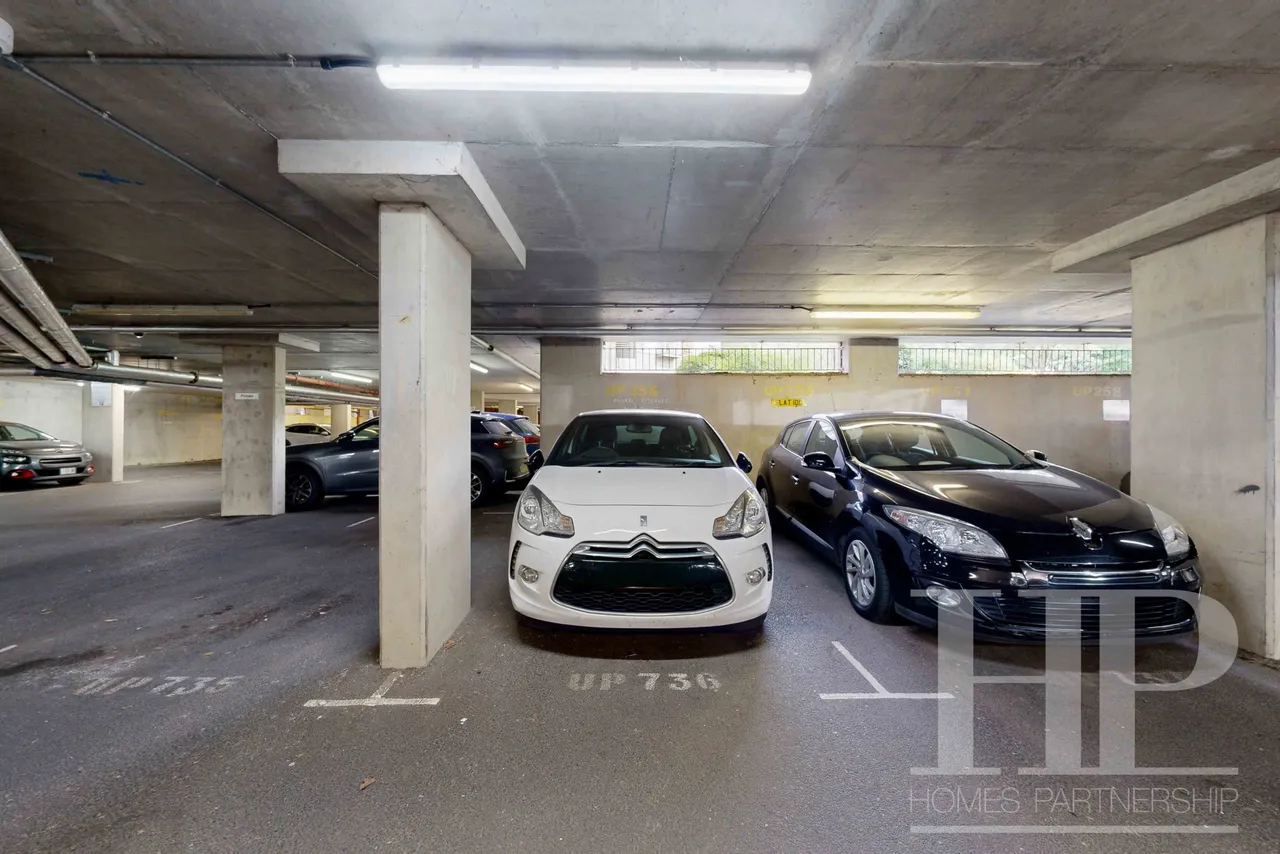 Commonwealth Drive, Crawley, RH10, photo 11