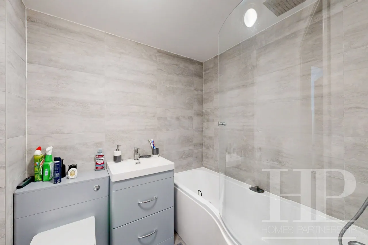 Commonwealth Drive, Crawley, RH10, photo 9