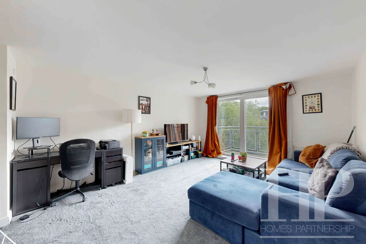 Commonwealth Drive, Crawley, RH10, photo 5