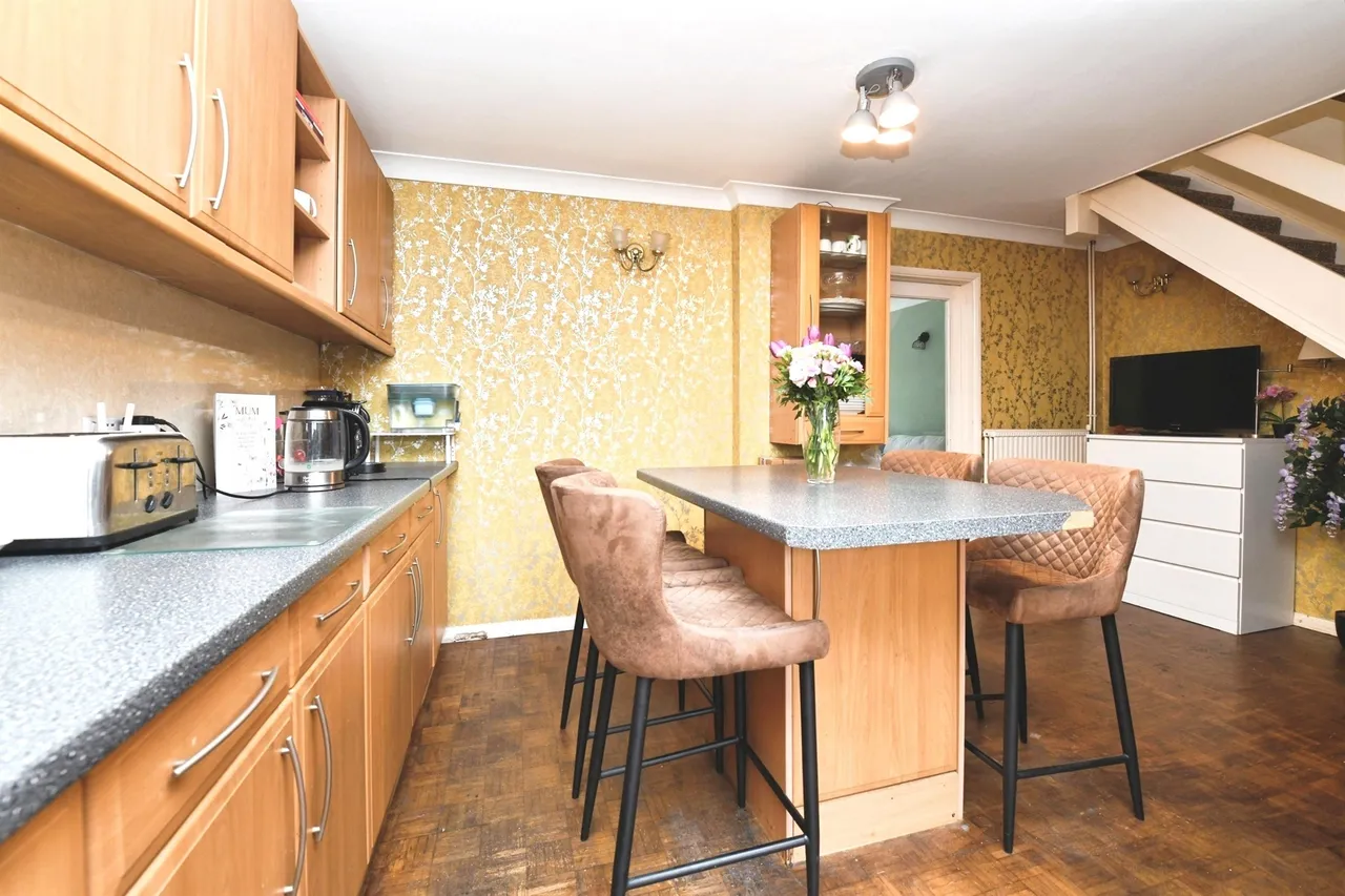 3 bed house for sale — Roslings Close, Chelmsford