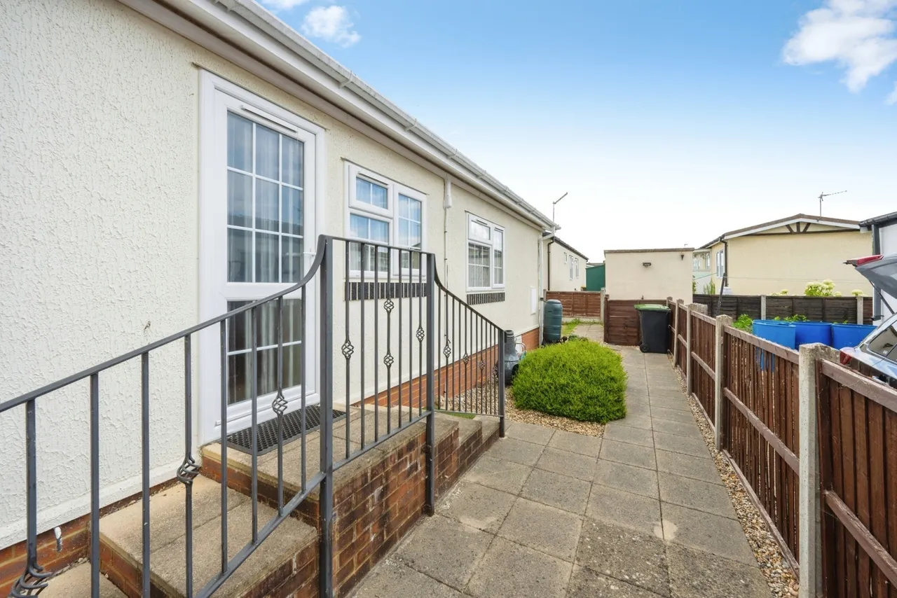 Folly Park, High Street, Clapham, Bedford, MK41, photo 16