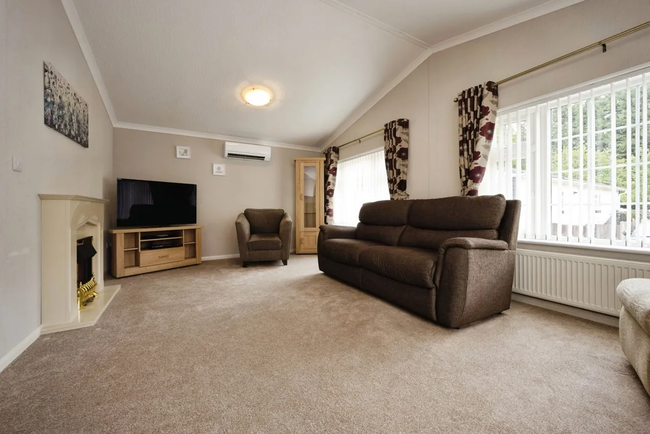 Folly Park, High Street, Clapham, Bedford, MK41, photo 2