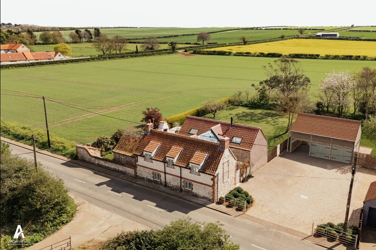 4 bed property for sale, Chain Free and Impressive Detached Ho
