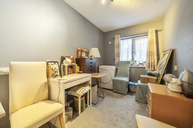 The Larches, Carterton, OX18, photo 14