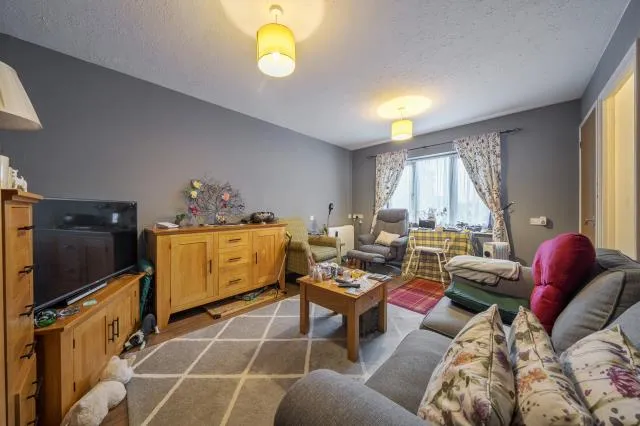 The Larches, Carterton, OX18, photo 6