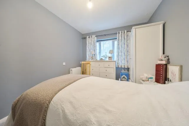 The Larches, Carterton, OX18, photo 11