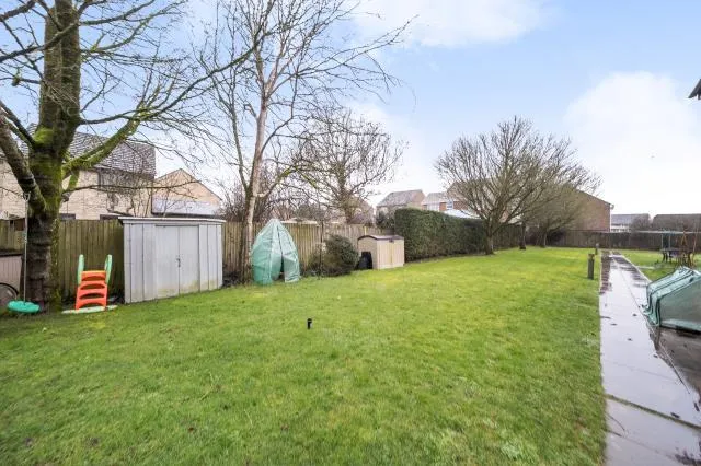 The Larches, Carterton, OX18, photo 15