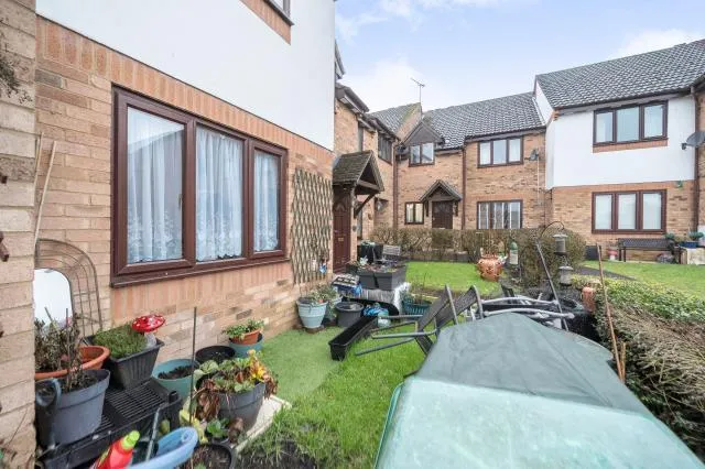 The Larches, Carterton, OX18, photo 16