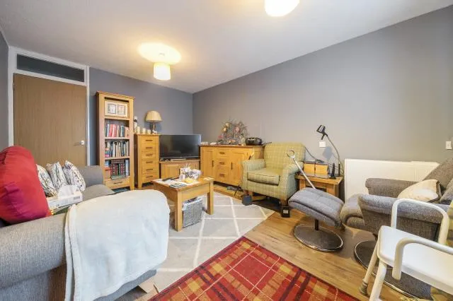 The Larches, Carterton, OX18, photo 7