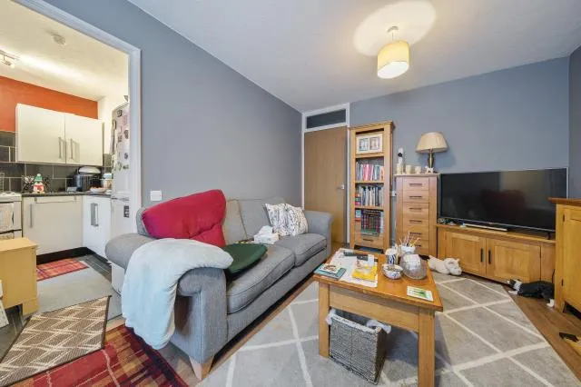 The Larches, Carterton, OX18, photo 5