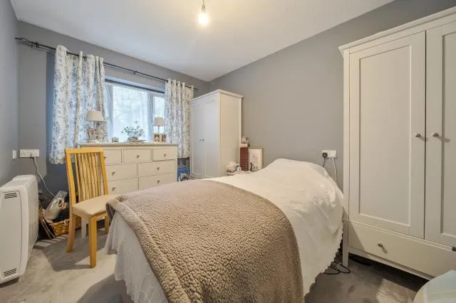 The Larches, Carterton, OX18, photo 12