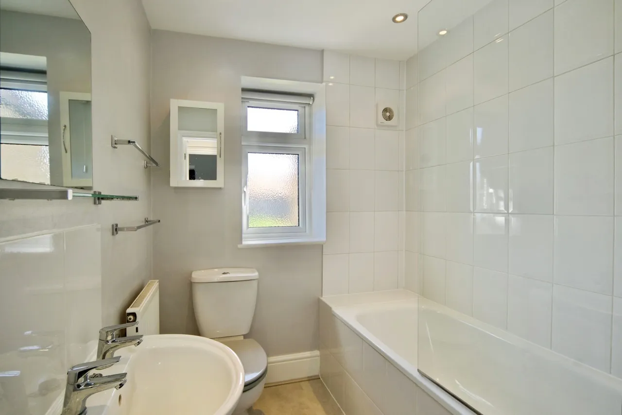 Valence Avenue, Dagenham, Essex, RM8, photo 8