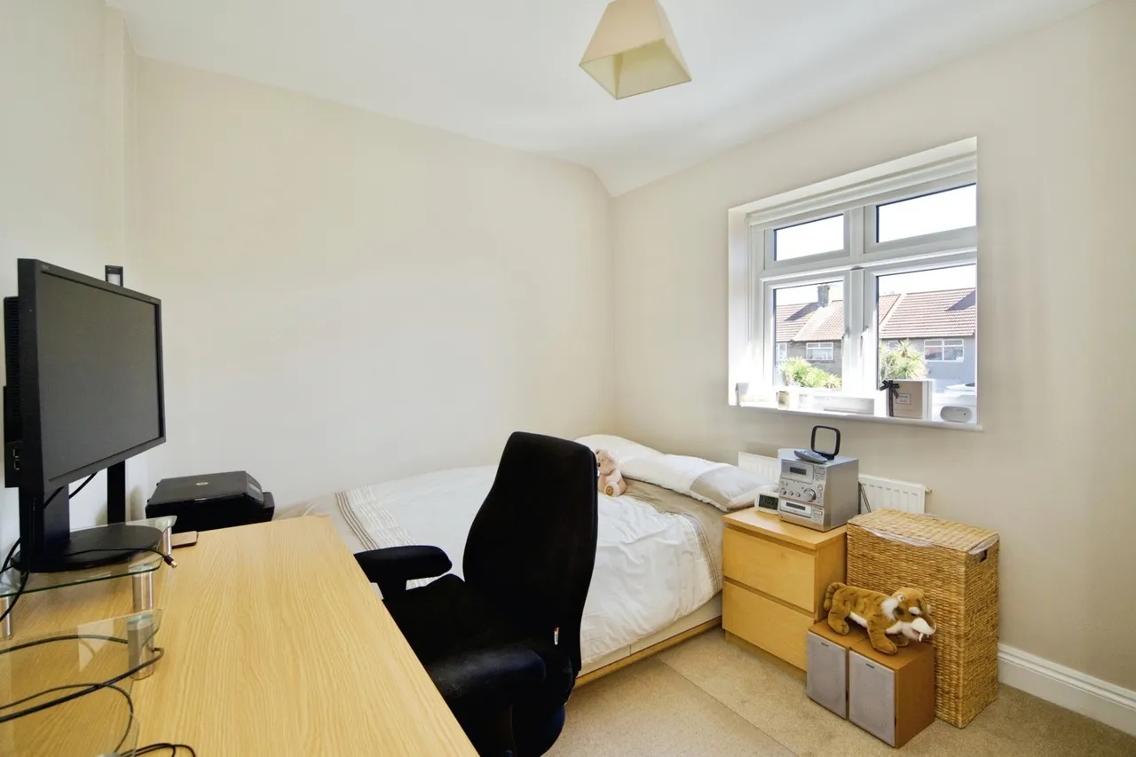 Valence Avenue, Dagenham, Essex, RM8, photo 14