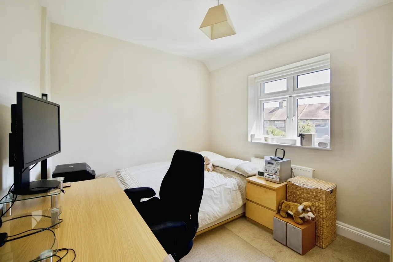 Valence Avenue, Dagenham, Essex, RM8, photo 6