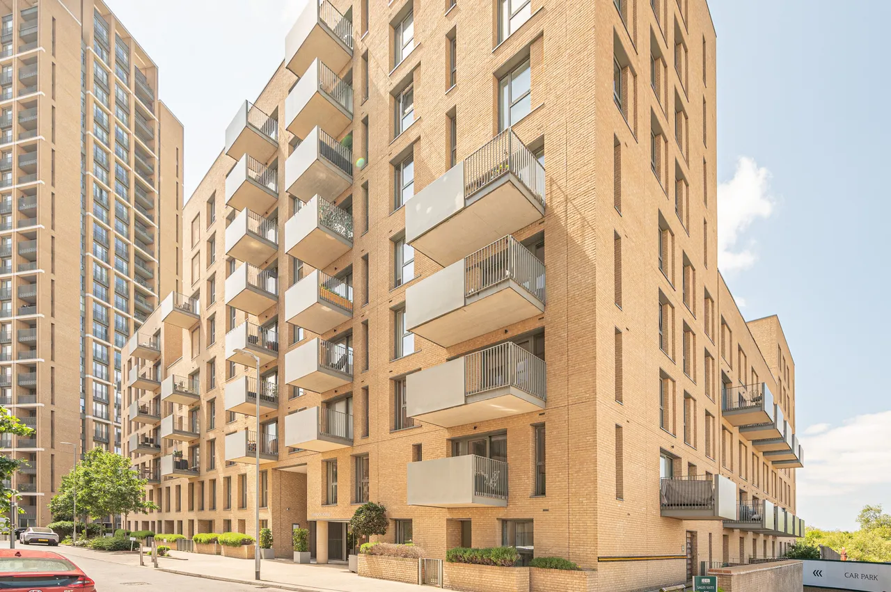 1 bed flat for sale — 43 Dunnock House, 21 Moorhen Drive, London
