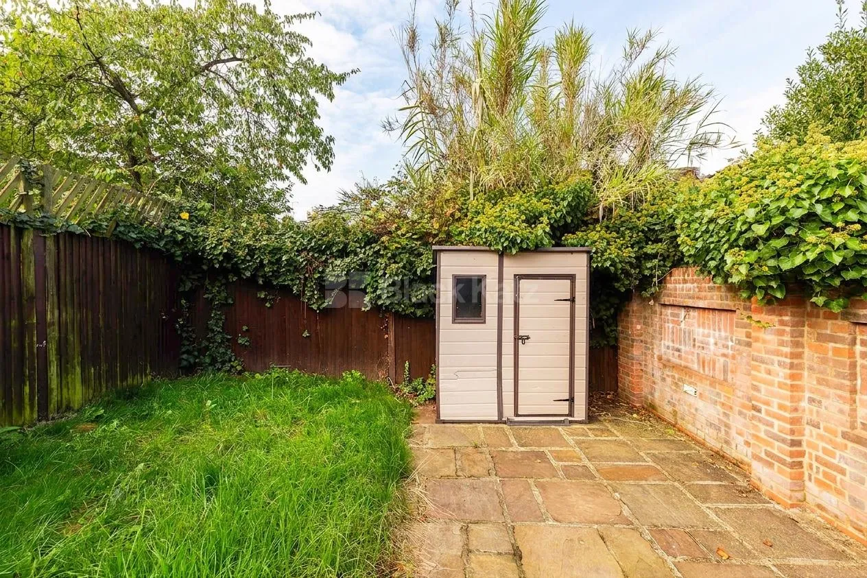 Stanley Gardens, London, NW2, photo 12