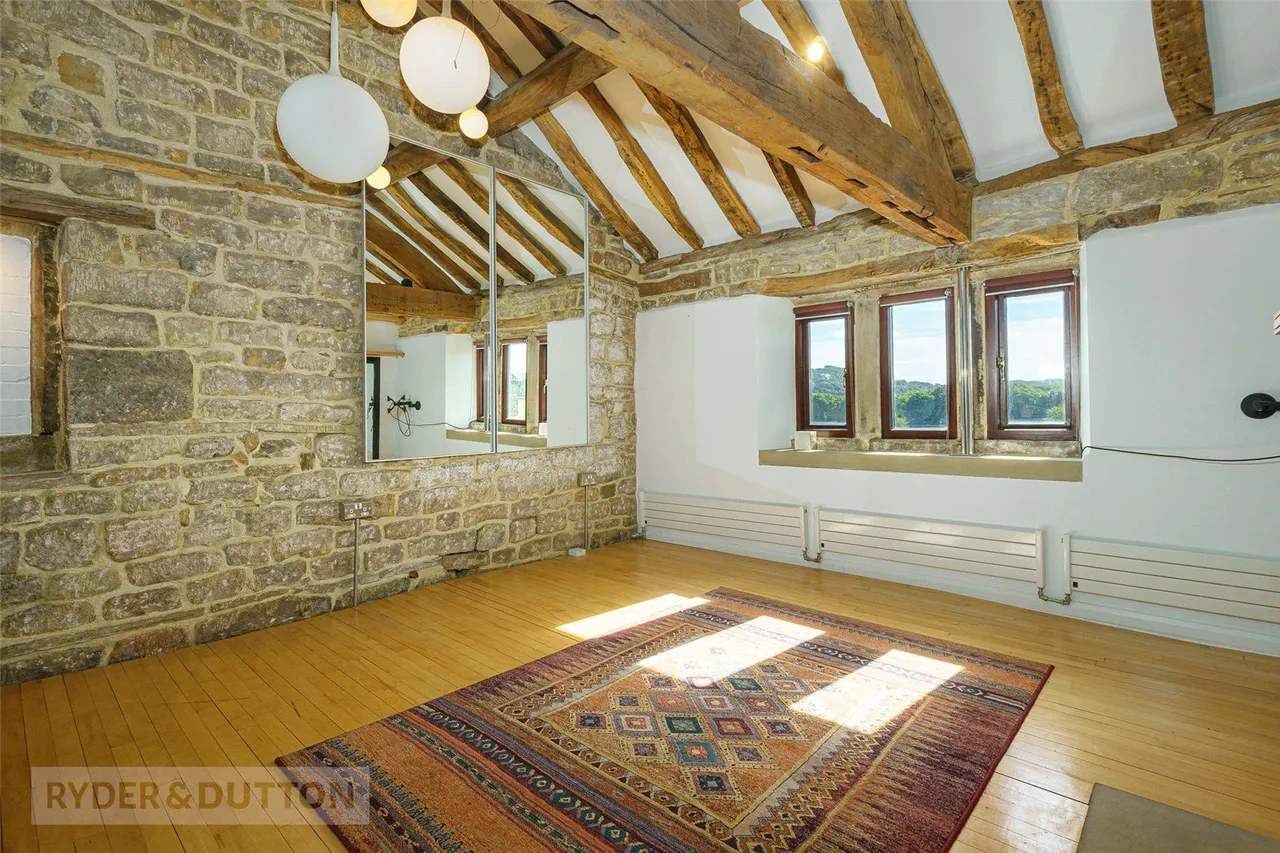 Upper Hagg, Thongsbridge, HD9, photo 13