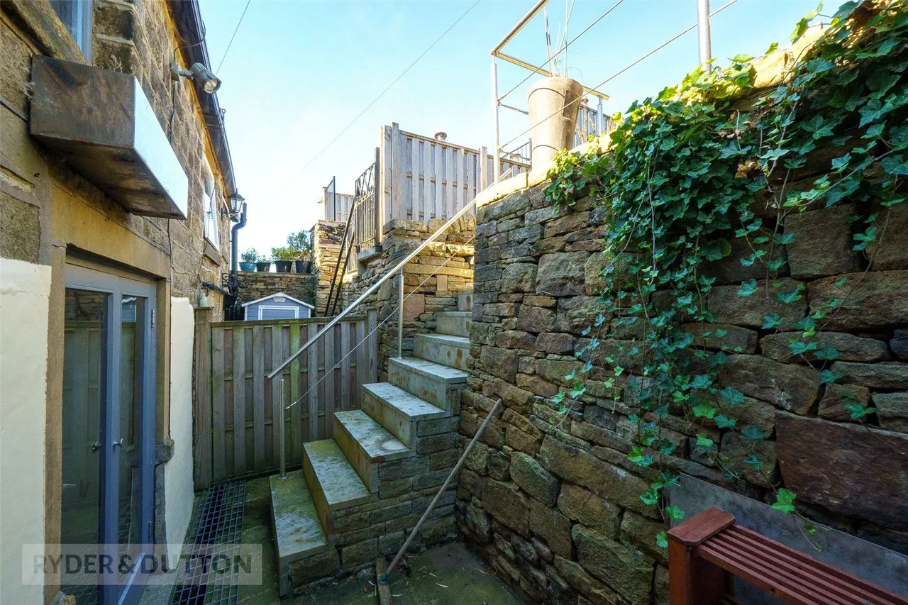 Upper Hagg, Thongsbridge, HD9, photo 21