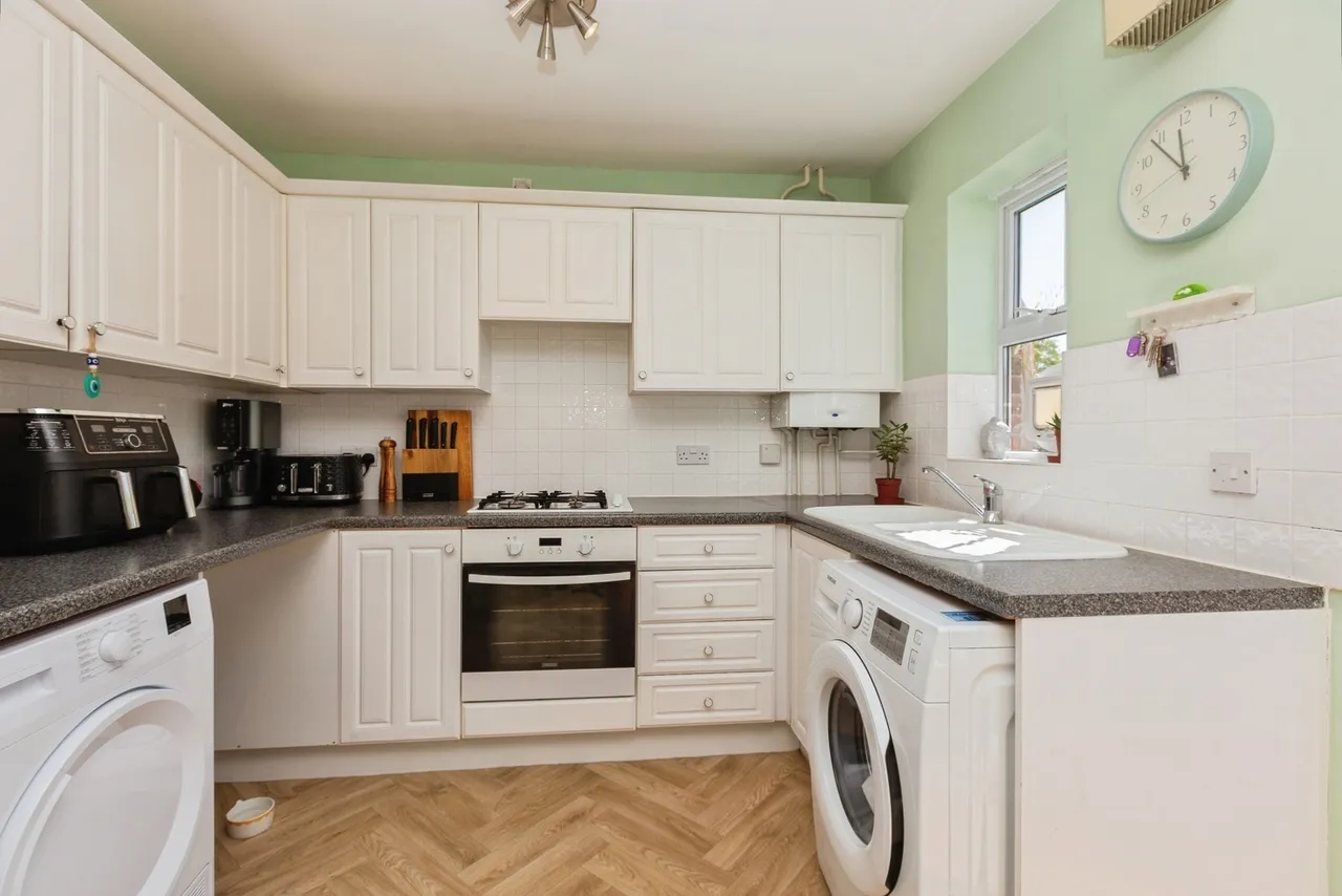 Keen Close, Aylesbury, Buckinghamshire, HP19, photo 11