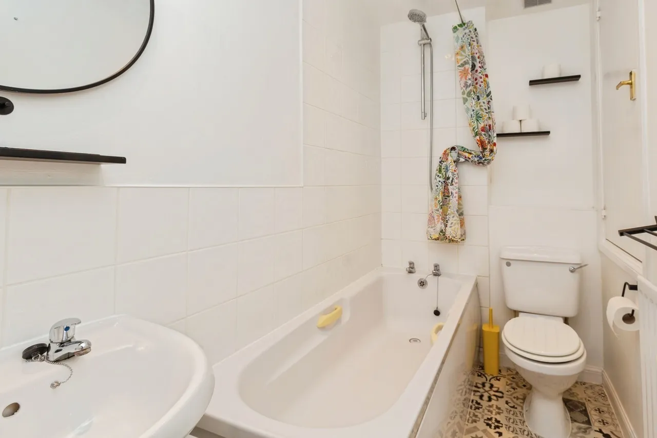 Keen Close, Aylesbury, Buckinghamshire, HP19, photo 15