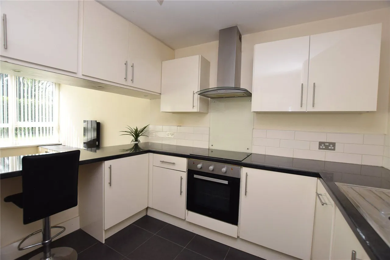 2 bed flat to rent, Ingledew Court, Leeds, LS17
