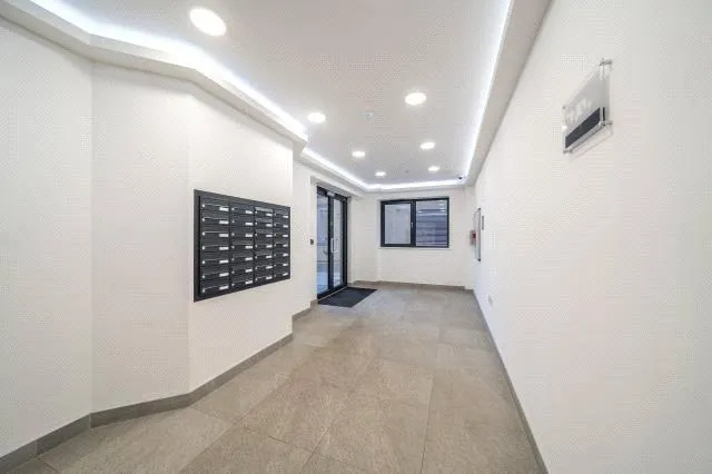 High Road, N20, photo 14