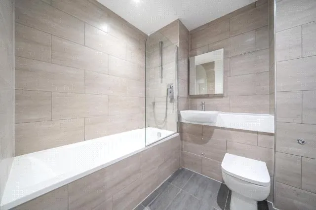 High Road, N20, photo 4