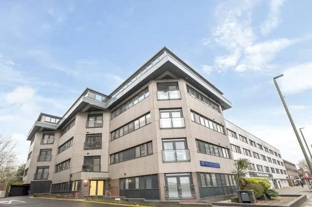 High Road, N20, photo 15