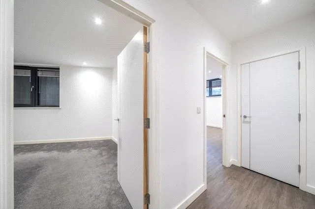 High Road, N20, photo 10