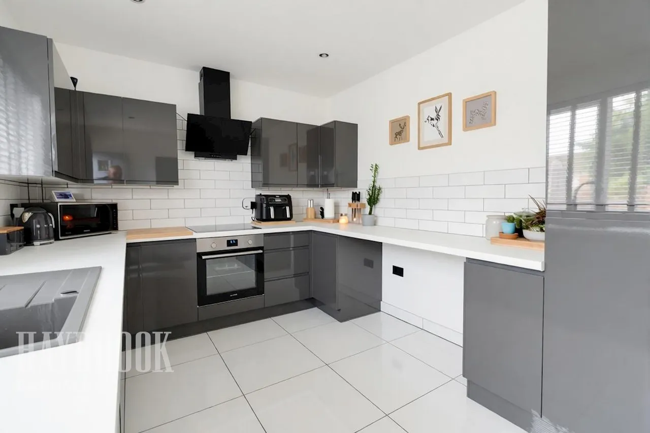 South Road, Dodworth, photo 13