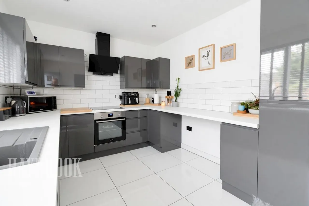 South Road, Dodworth, photo 4