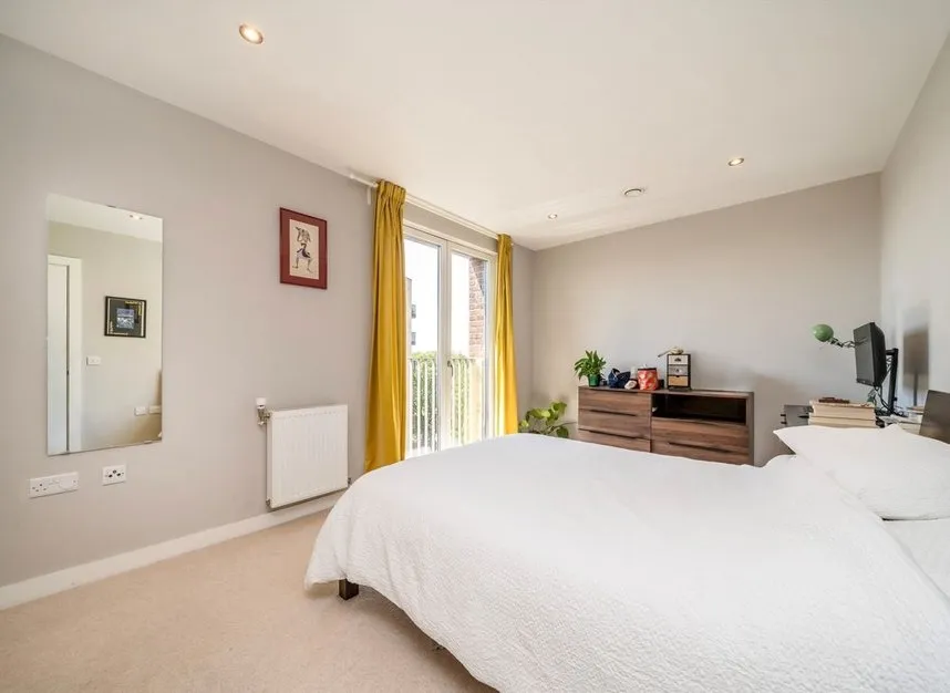 Clarke Avenue, Hounslow, TW3, photo 5