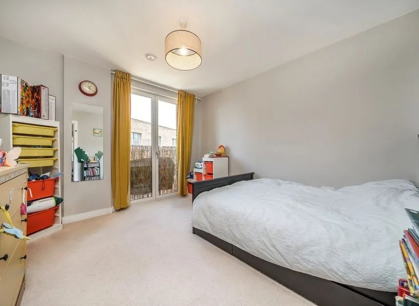Clarke Avenue, Hounslow, TW3, photo 4