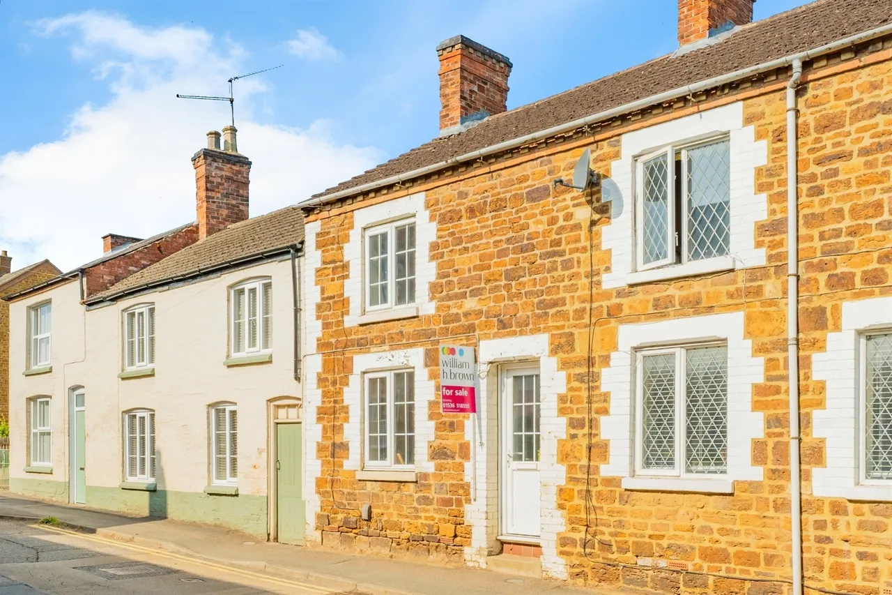 3 bed house for sale — High Street, Broughton, Kettering