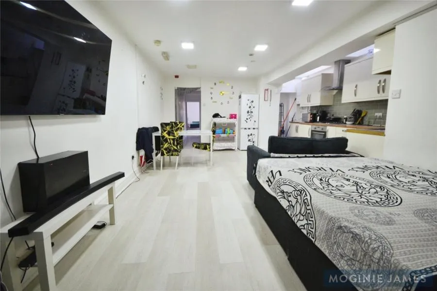 Mackintosh Place, Cardiff, CF24, photo 3