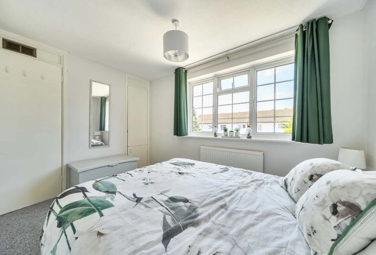 Avondale Close, Horley, RH6 8BN, photo 11
