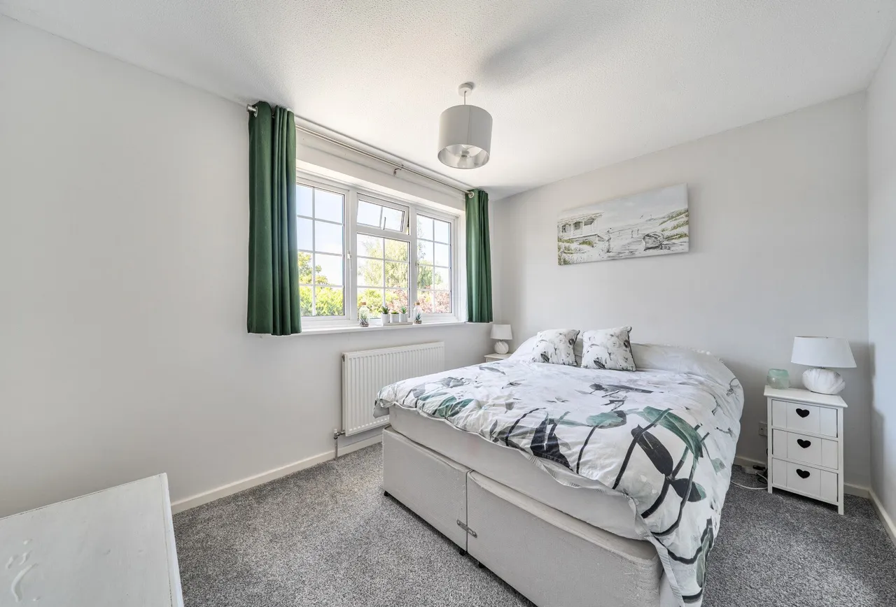 Avondale Close, Horley, RH6 8BN, photo 8
