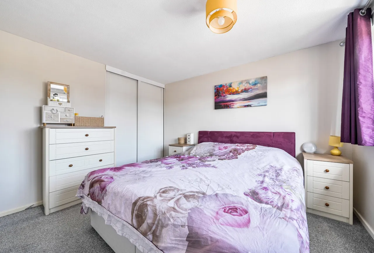 Avondale Close, Horley, RH6 8BN, photo 13
