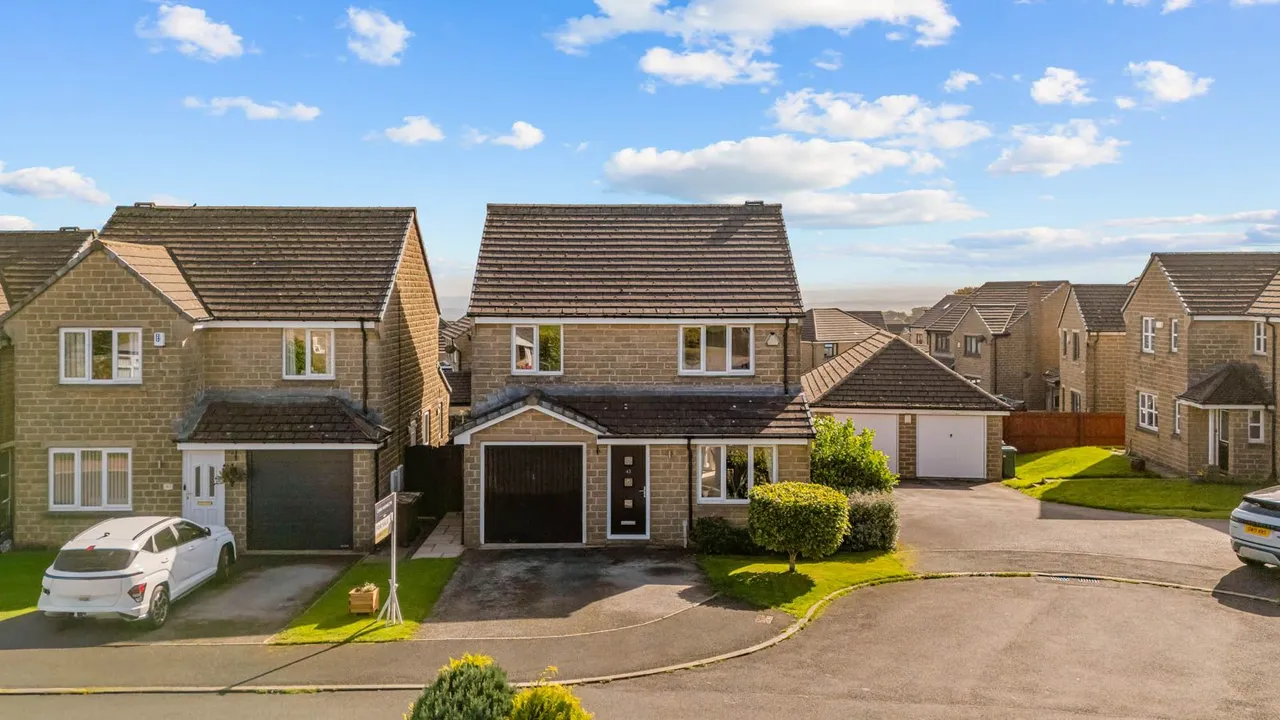 Bradshaw View, Queensbury, BD13, photo 2