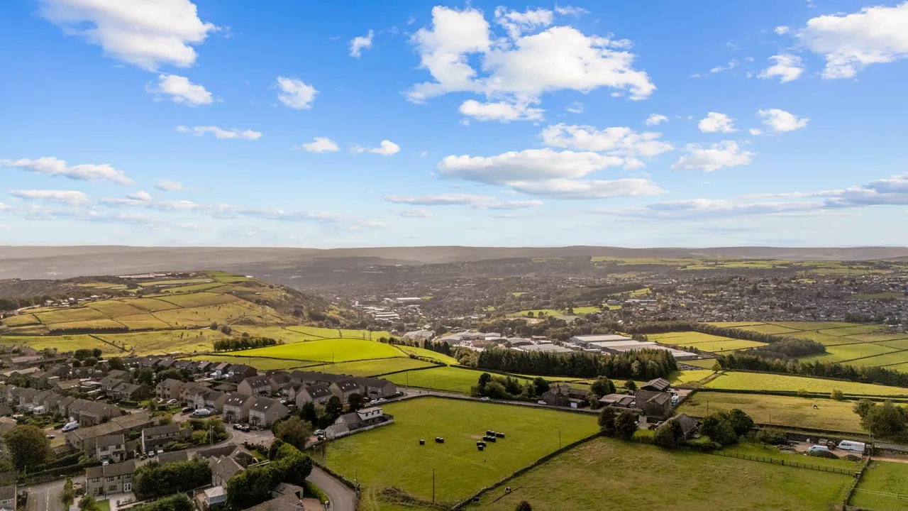 Bradshaw View, Queensbury, BD13, photo 26