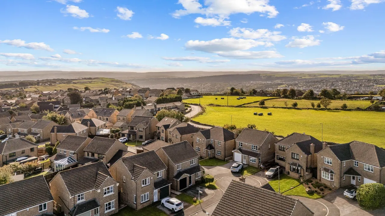 Bradshaw View, Queensbury, BD13, photo 31