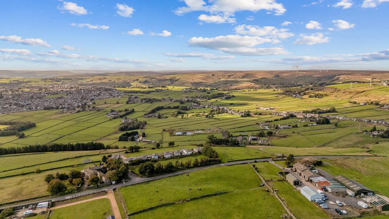 Bradshaw View, Queensbury, BD13, photo 25
