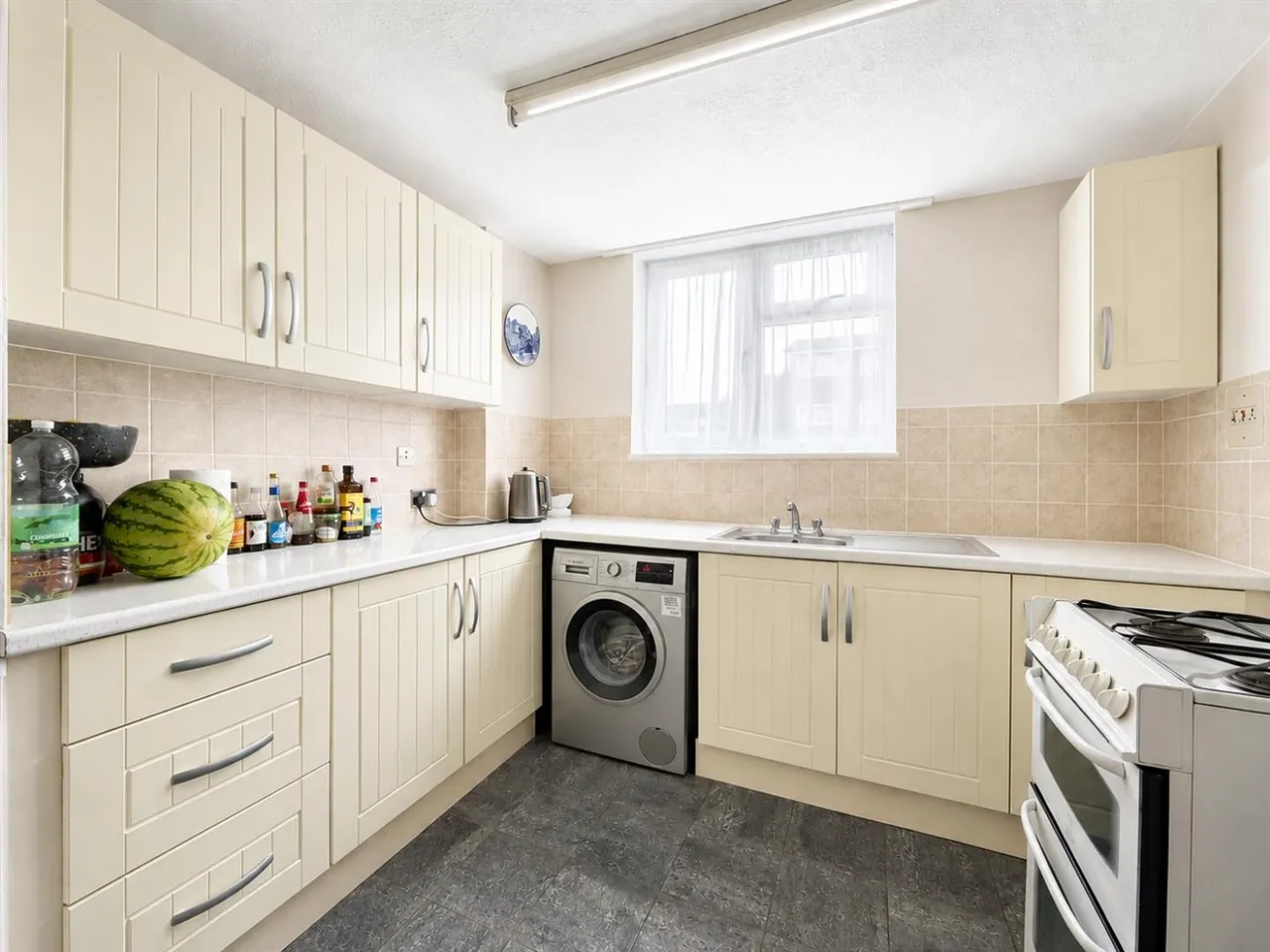 bed House, Terraced For SaleWheatlands, TW5, photo 2
