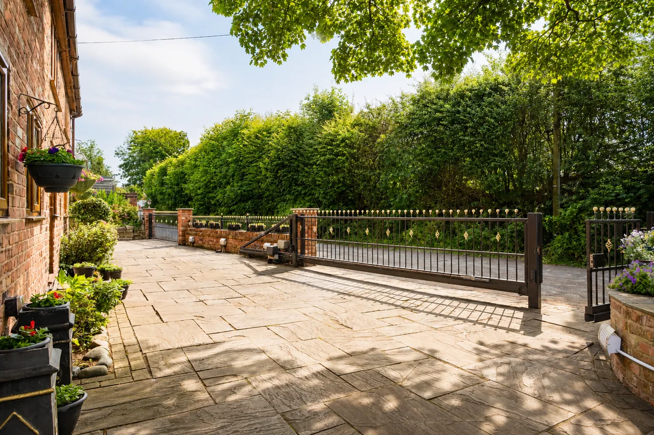 Grove Cottage, Vicars Hall Lane, Boothstown, Worsley, Manchester, M28 1HY, photo 37