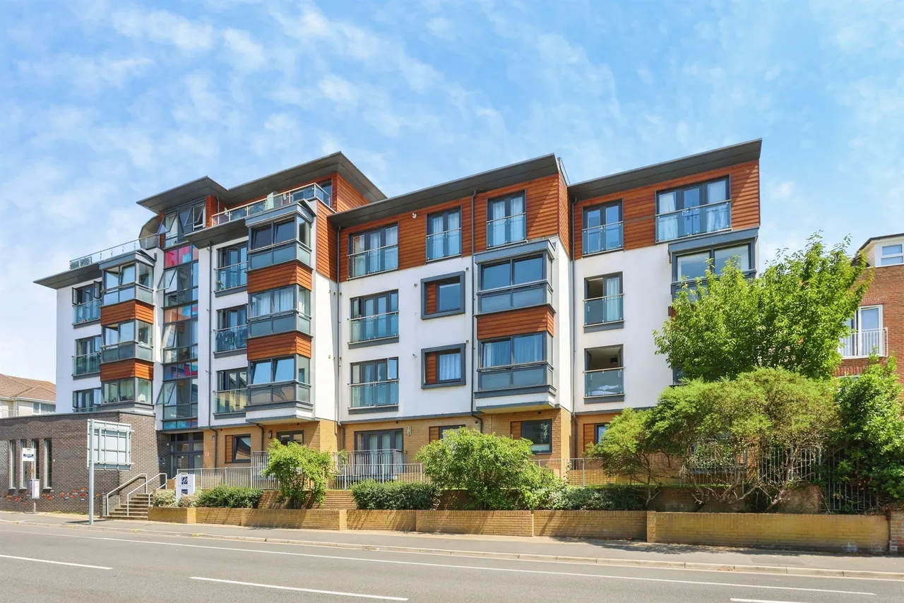 1 bed flat for sale — Wimborne Road, POOLE