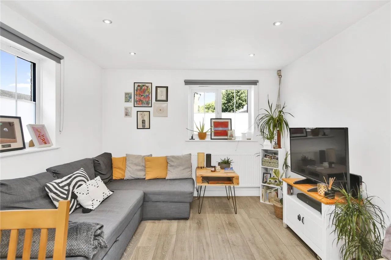 2 bed flat to rent, Alpine Grove, London, E9
