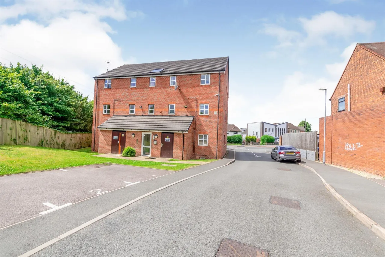 2 bed flat to rent — Infinite House, Pendlebury Close, WS2 0AF