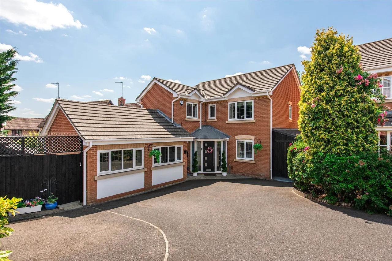 4 bed property for sale, Cherry Blossom Close, Great Billing, NN3